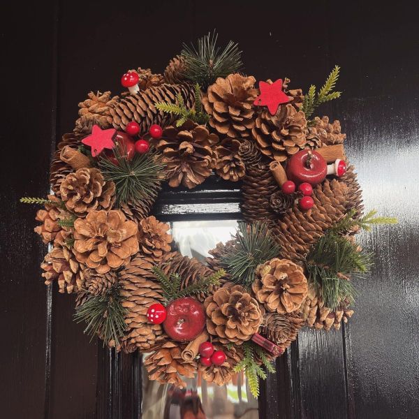 30cm Woodland Natural Wreath with Red Stars